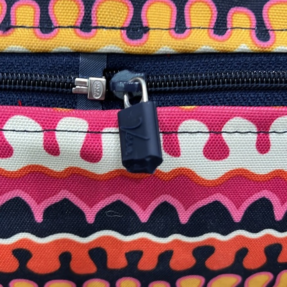 Vera Bradley Lighten Up Expandable Travel Bag Rio Squiggle - Picture 6 of 11